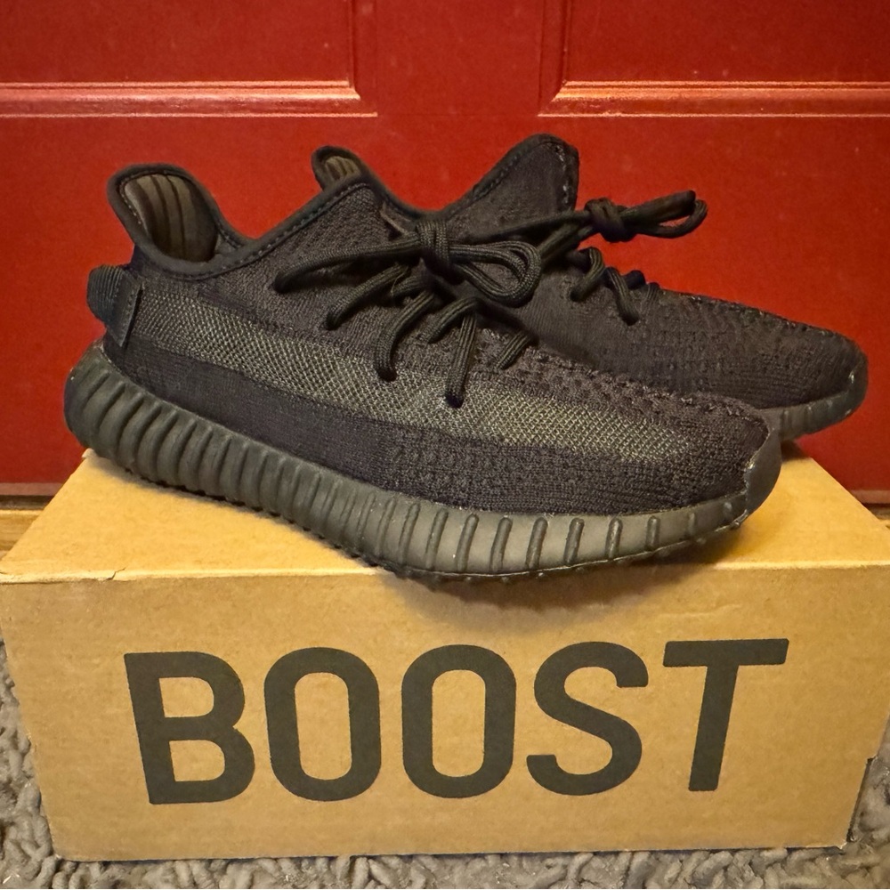 onyx, yeezy boost 350 V2